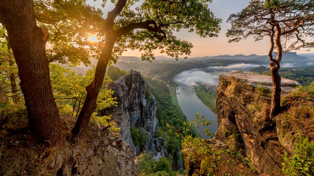 Roland Seichter Fotografie - Einzigartige Wandbilder - Landschaftsfotografie -Fotografie der Elbe von der Bastei aus gesehen am Morgen