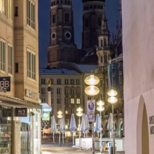 Roland Seichter Fotografie - Einzigartige Wandbilder - Stadtfotografie - Blick auf die Frauenkirche über den Marienplatz am Morgen