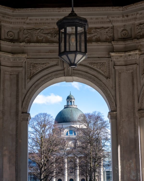 Roland Seichter Fotografie - Einzigartige Wandbilder - Stadtfotografie - Fotografische Detailansicht aus dem Münchener Hofgarten