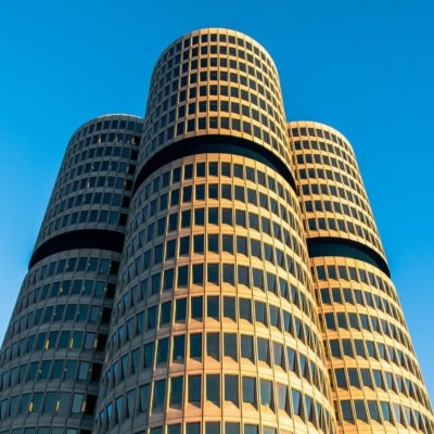 Roland Seichter Fotografie - Städtefotografie - Blick auf des BMW Hochhaus von unten