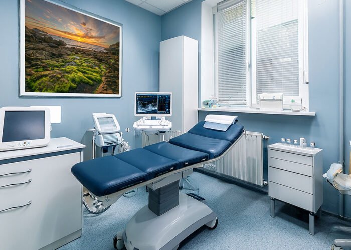 Roland Seichter Fotografie - Bild für Arztpraxis - Behandlungszimmer mit Wandbild