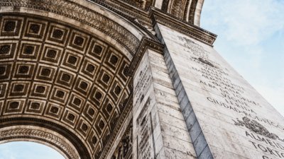 Roland Seichter Fotografie - Städtefotografie - Paris - Blick auf den Arc de Triomphe von unten