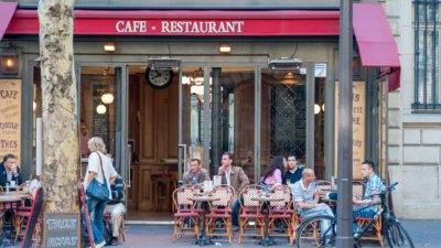 Roland Seichter Fotografie - Städtefotografie - Paris - Menschen sitzen im Cafe