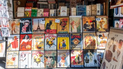 Roland Seichter Fotografie - Städtefotografie - Paris - Auslage eines Zeitschrifteverkäufers am Seinufer