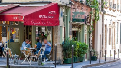 Roland Seichter Fotografie - Städtefotografie - Paris - Blick auf ein typisches Eckbistro