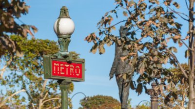 Roland Seichter Fotografie - Städtefotografie - Paris - Ein Metroschild