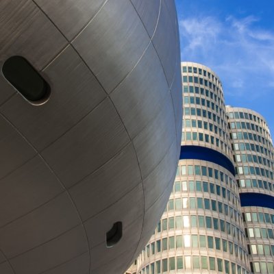 Roland Seichter Fotografie - Städtefotografie - Ansicht von Teilen des BMW Hochhauses und des Museums