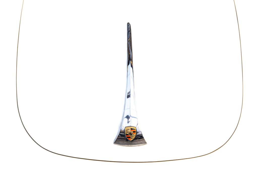 Roland Seichter Fotografie - Minimalistische Fotografie - Die Fronthaube eines Porsche 356