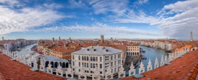 Roland Seichter Fotografie - Städtefotografie - Panoramasicht des Canale Grande in Venedig von oben, links sieht man die Rialtobrücke