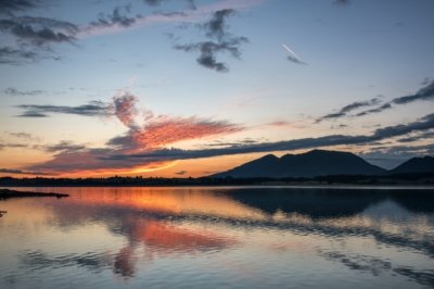 Roland Seichter Fotografie - Landschaftsfotografie - Blick über das Wasser des Forggensees am Morgen, die Sonne geht auf Variante 6