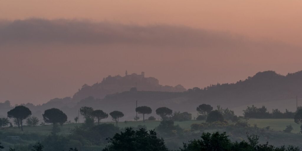 Roland Seichter Fotografie - Toscana nella nebbia - Morgensicht auf die Toskana