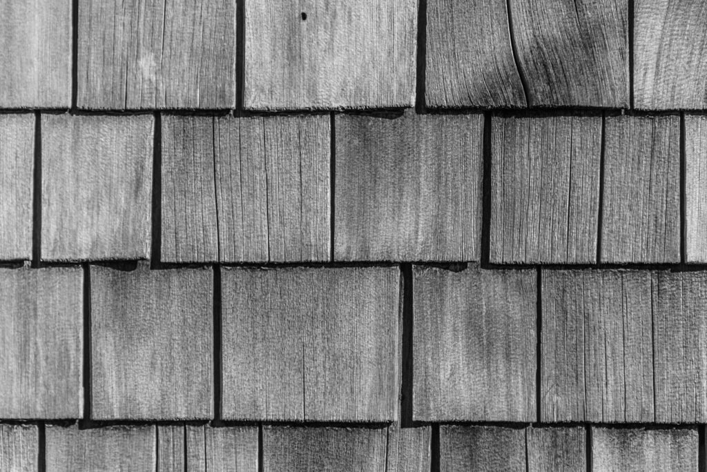 Roland Seichter Fotografie - Minimalistische Fotografie - Holzschindeln in der Nahaufnahme - Schwarz/Weiß
