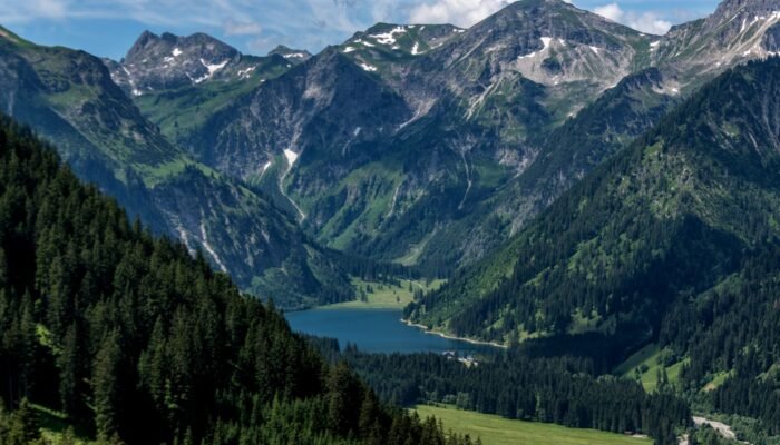 Roland Seichter Fotografie - Landschaftsfotografie - Blick auf den Vilsalpsee von hohen Bergen umrahmt