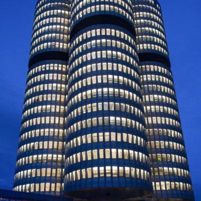 Roland Seichter Fotografie - Städtefotografie - München - BMW Hochhaus bei Nacht