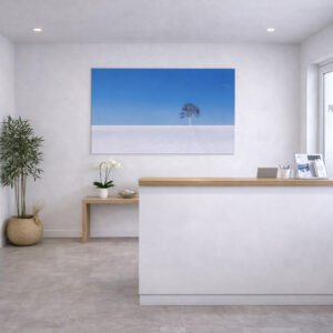 Minimalistische Fotografie Winterbaum für Wohn- und Praxisräume im Allgäu