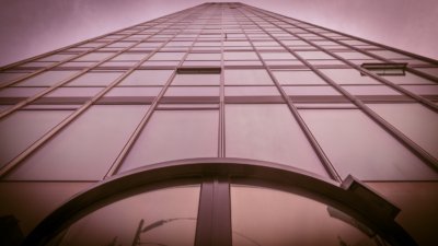 Roland Seichter Fotografie - Städtefotografie - Frankfurt - Hochhausblick von unten nach oben, die Linein laufen spitz zu