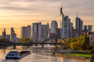 Roland Seichter Fotografie - Städtefotografie - Frankfurt - Skyline von Frankfurt, im Vordergrund der Main