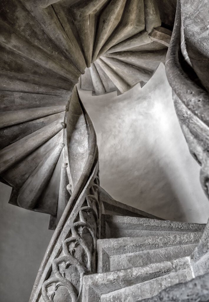 Detailansicht der historischen Doppelwendeltreppe in Graz.