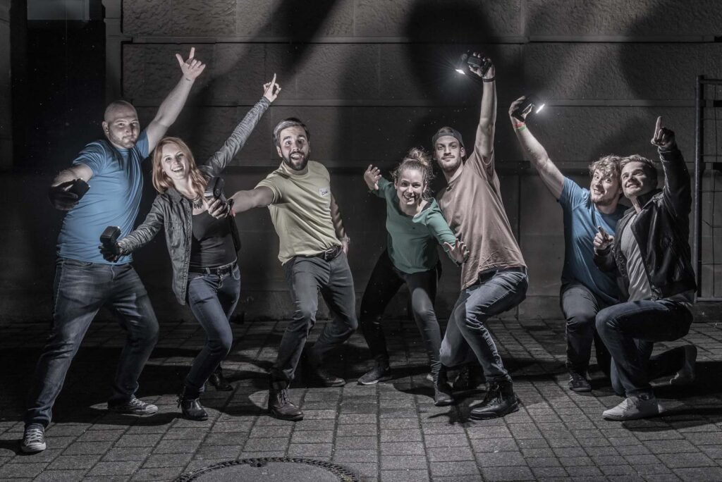 Fotograf Roland Seichter bei einem Workshop zur kreativen Lichtsetzung in Kaufbeuren.