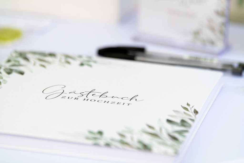 Zur Hochzeit in Kaufbeuren gibt es meist ein Gästebuch.