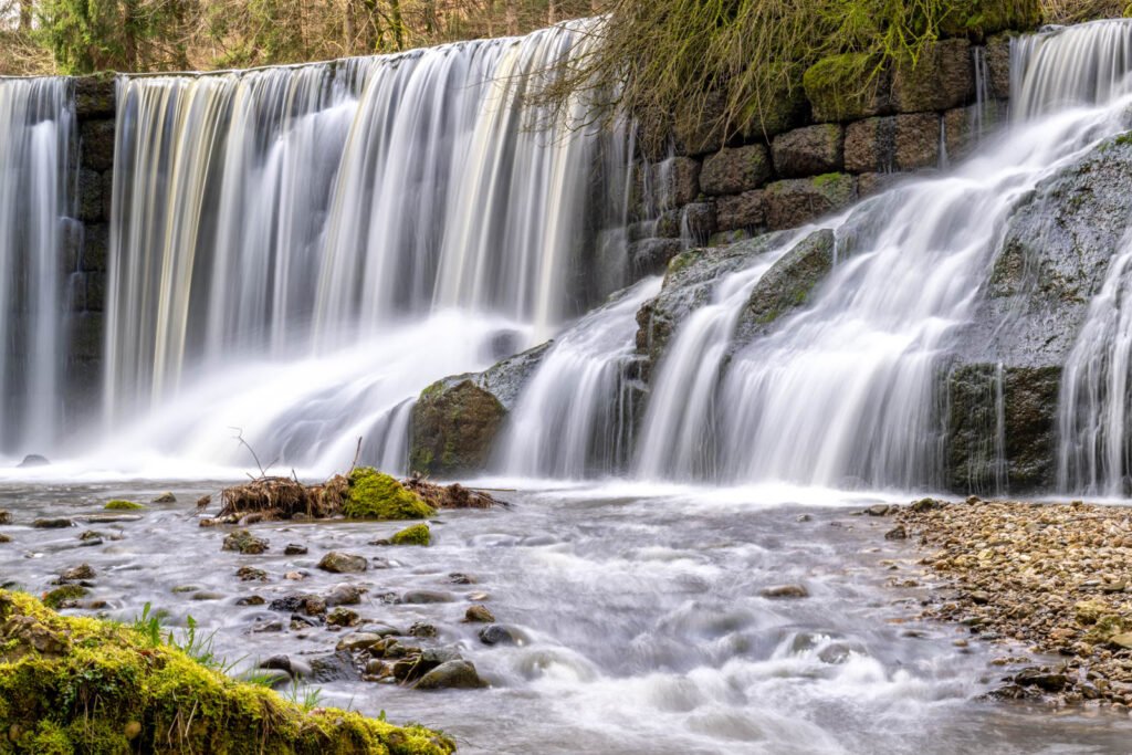 Geratser Wasserfall Landschaftsfotografie: Fließendes Wasser im Allgäu von Roland Seichter.