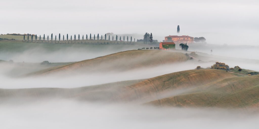 Nebelansicht des Agriturismo Il Rigo.
