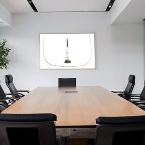 356 Das minimalistische Wandbild „356“ in einem modern eingerichteten Besprechungszimmer zur Inspiration bei Business-Meetings.