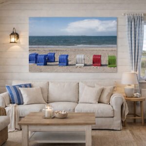 Das Wandbild Blau Weiß Rot Grün im 16:9 Panorama-Format als lebendiger und fröhlicher Farbakzent an der Wand eines modernen Wohnzimmers.