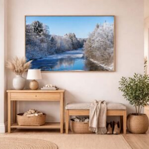 Eisbach Das Wandbild Eisbach im 3:2 Format als erfrischender und lichtvoller Blickfang im Flur eines modern gestalteten Wohnhauses.