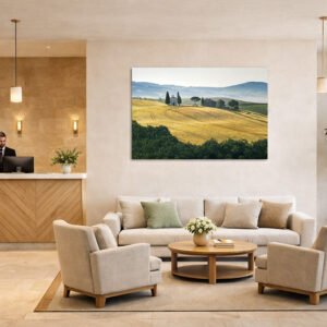Madonna di Vitaleta Das Panorama-Wandbild Madonna di Vitaleta im Format 2:1 in einem großzügigen Hotelfoyer für eine einladende Atmosphäre.