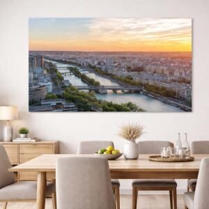 Das Wandbild Paris am Abend im Panorama-Format schafft im Esszimmer eine stilvolle und weltläufige Atmosphäre für gemeinsame Abende.
