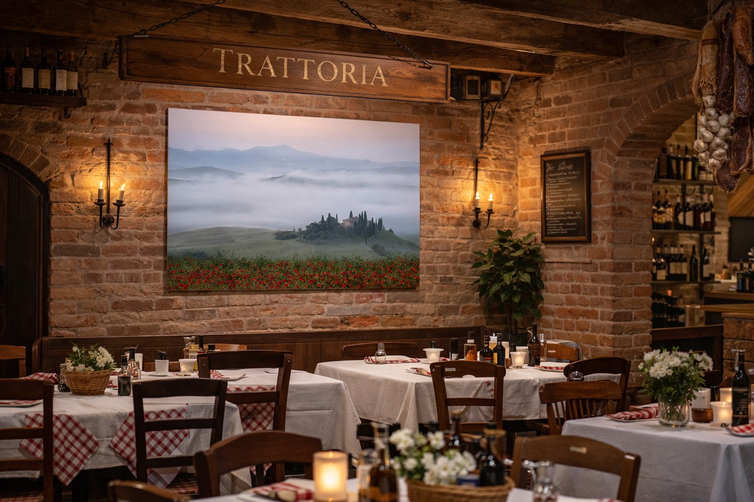 Das Panorama-Wandbild Podere Belvedere im Format 2:1 in einer Trattoria für ein authentisches italienisches Ambiente.