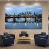 Das Wandbild Skyline Frankfurt im 3:2 Format verleiht den Räumlichkeiten einer Bank eine repräsentative und vertrauenerweckende Atmosphäre.