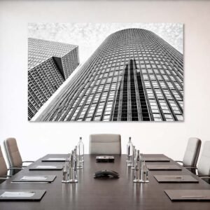 Das Wandbild Spiegelung in Schwarz-Weiß im 3:2 Format verleiht einem Besprechungszimmer durch seine klare Ästhetik eine strukturierte und professionelle Note.