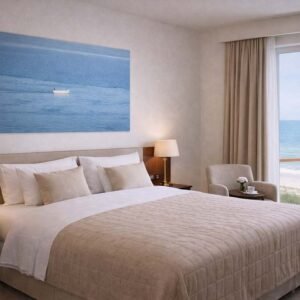 Weißes Boot Das Wandbild Weißes Boot als entspannendes Kunstwerk über dem Bett in einem modernen Hotelzimmer